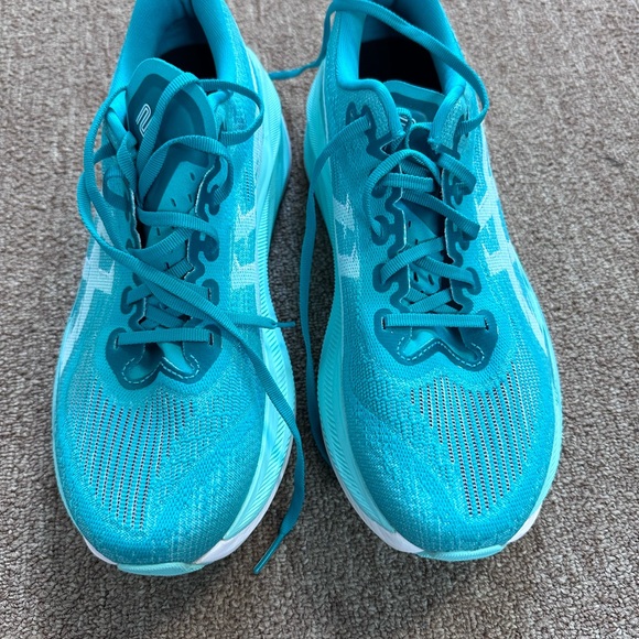 ASICS superblast - Picture 2 of 5